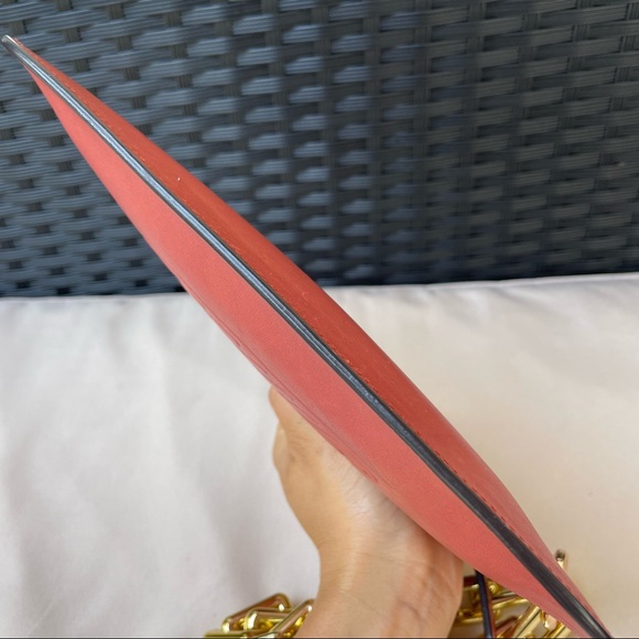 Gucci Zippy Pouch Wristlet w/Chunky Chain - Picture 9 of 13